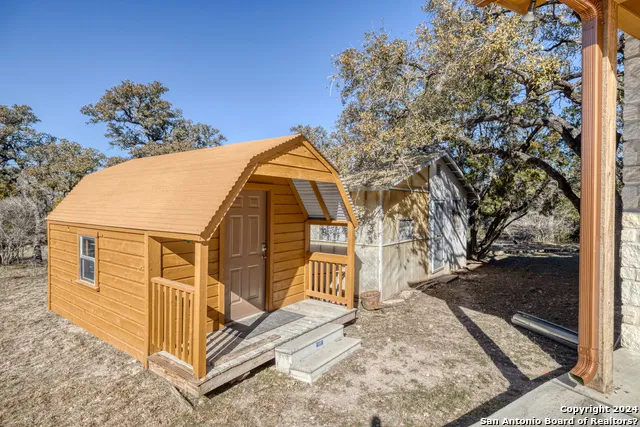 93 Saddle Mountain Rd Leakey, TX 78873
