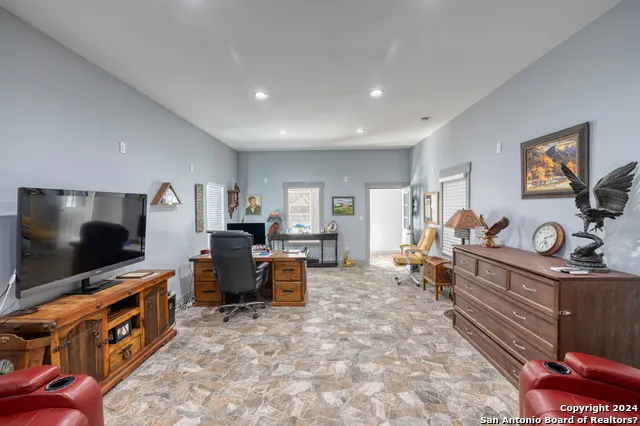 93 Saddle Mountain Rd Leakey, TX 78873