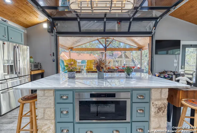 93 Saddle Mountain Rd Leakey, TX 78873