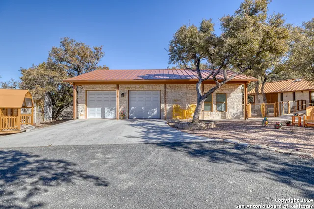 93 Saddle Mountain Rd Leakey, TX 78873