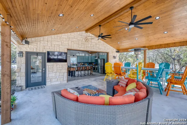 93 Saddle Mountain Rd Leakey, TX 78873