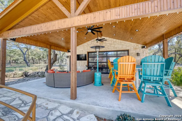 93 Saddle Mountain Rd Leakey, TX 78873