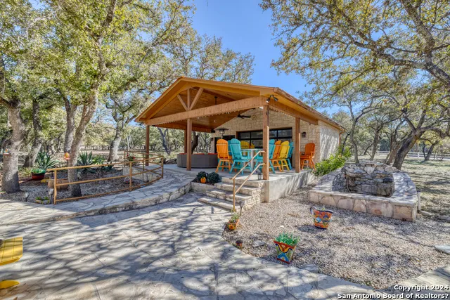 93 Saddle Mountain Rd Leakey, TX 78873