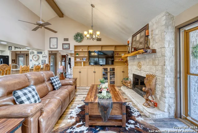 93 Saddle Mountain Rd Leakey, TX 78873