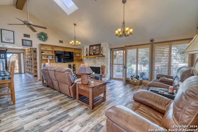 93 Saddle Mountain Rd Leakey, TX 78873