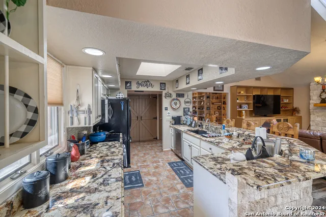 93 Saddle Mountain Rd Leakey, TX 78873