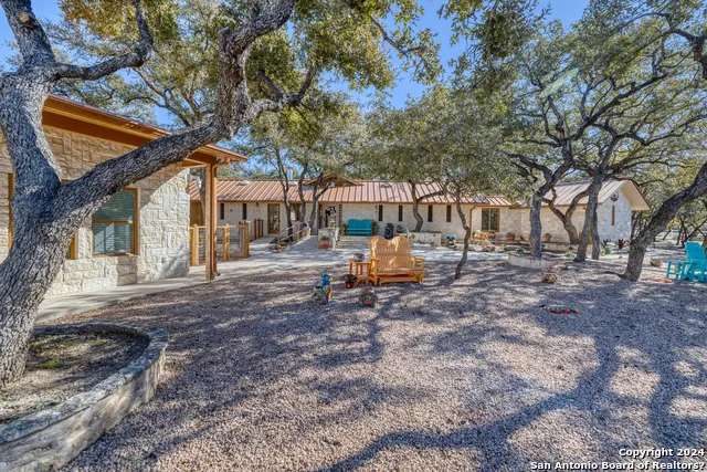 93 Saddle Mountain Rd Leakey, TX 78873