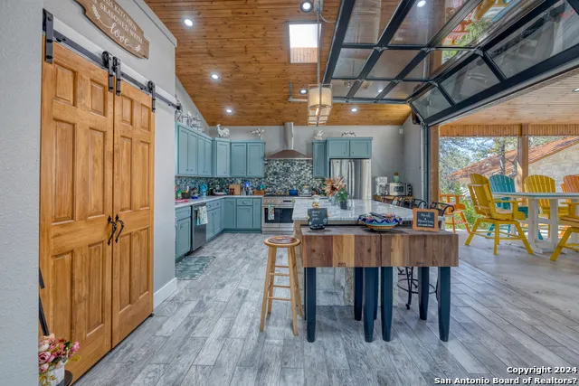 93 Saddle Mountain Rd Leakey, TX 78873