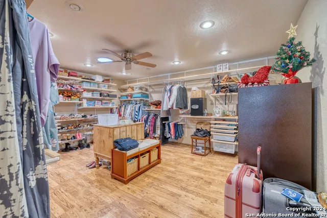 93 Saddle Mountain Rd Leakey, TX 78873