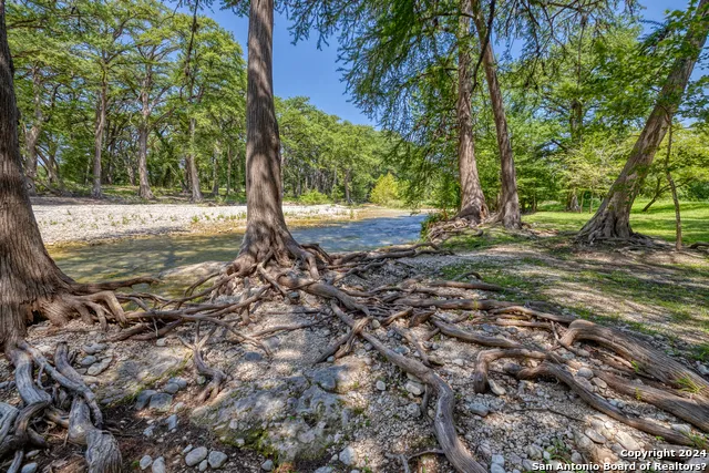 93 Saddle Mountain Rd Leakey, TX 78873