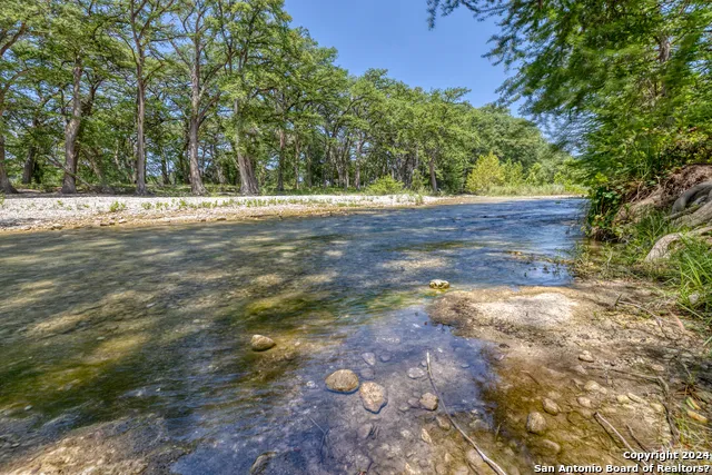 93 Saddle Mountain Rd Leakey, TX 78873
