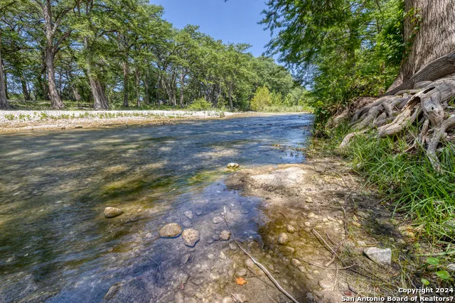 93 Saddle Mountain Rd Leakey, TX 78873