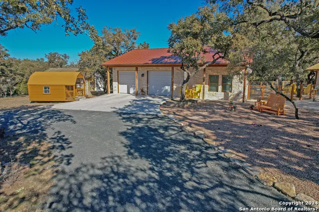 93 Saddle Mountain Rd Leakey, TX 78873