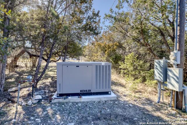 93 Saddle Mountain Rd Leakey, TX 78873