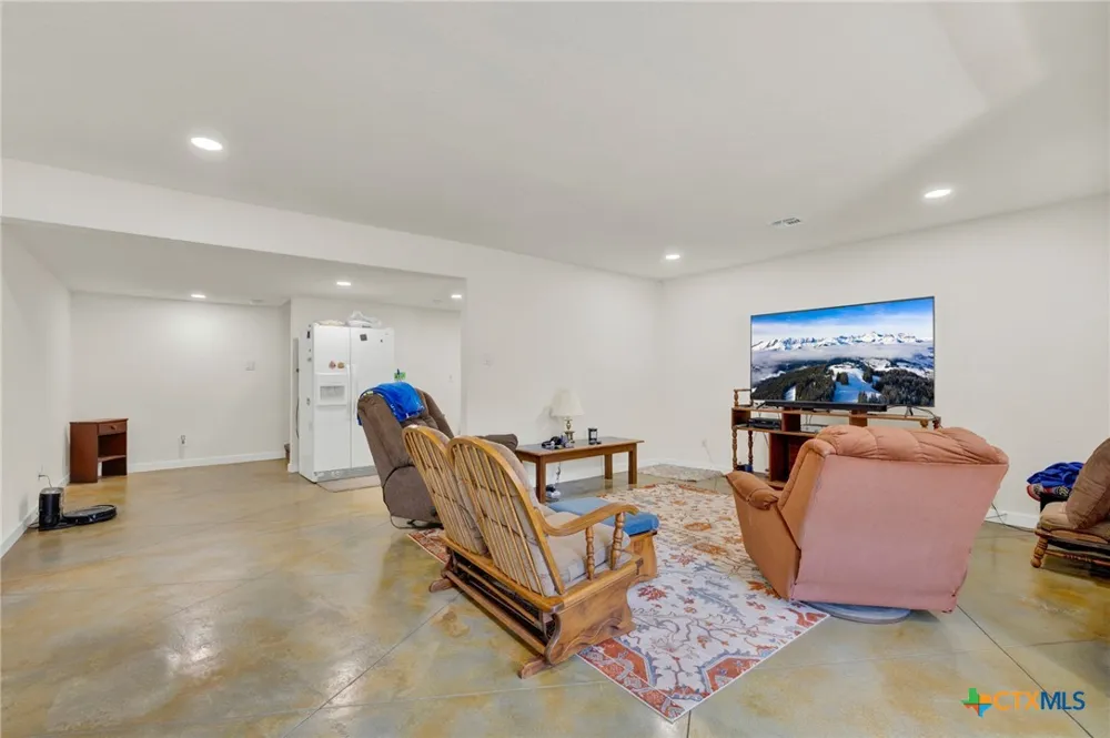 305 Lake Crest Drive Spring Branch, TX 78070