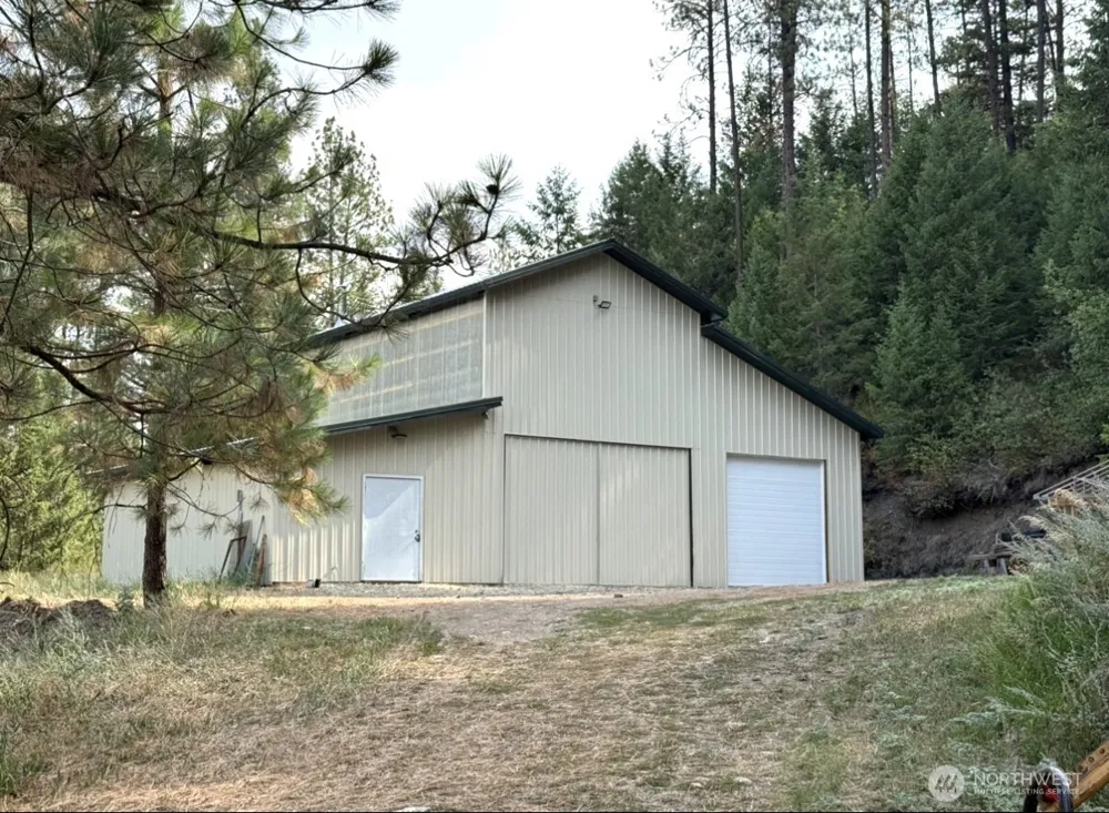 30543 Hwy 20 E Republic, WA 99166