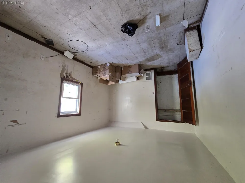 611 S 4th Avenue Saginaw City, MI 48607