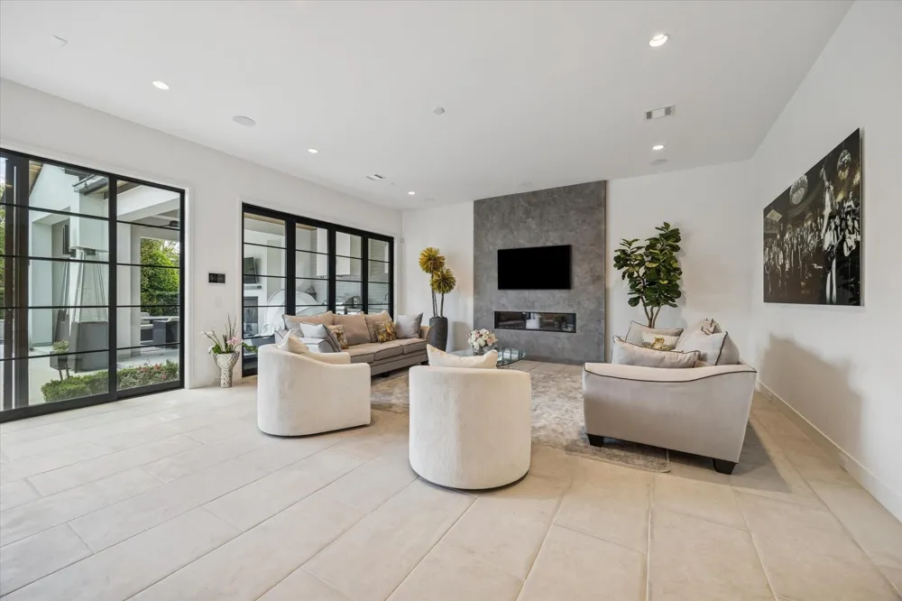 212 E Cowan Drive Houston, TX 77007