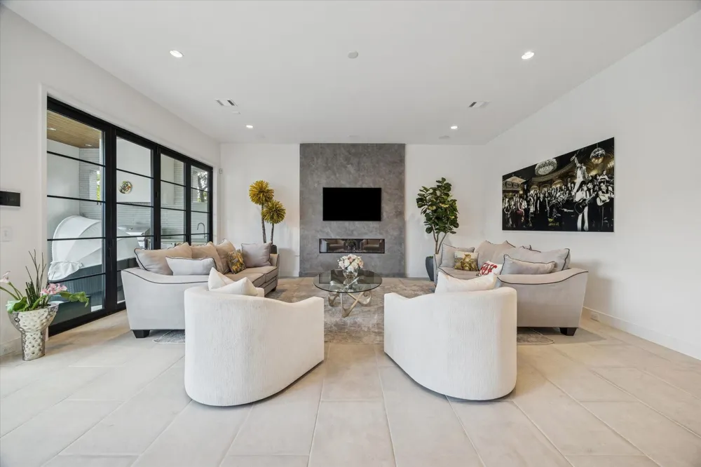 212 E Cowan Drive Houston, TX 77007