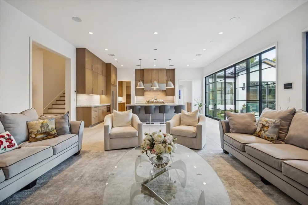 212 E Cowan Drive Houston, TX 77007