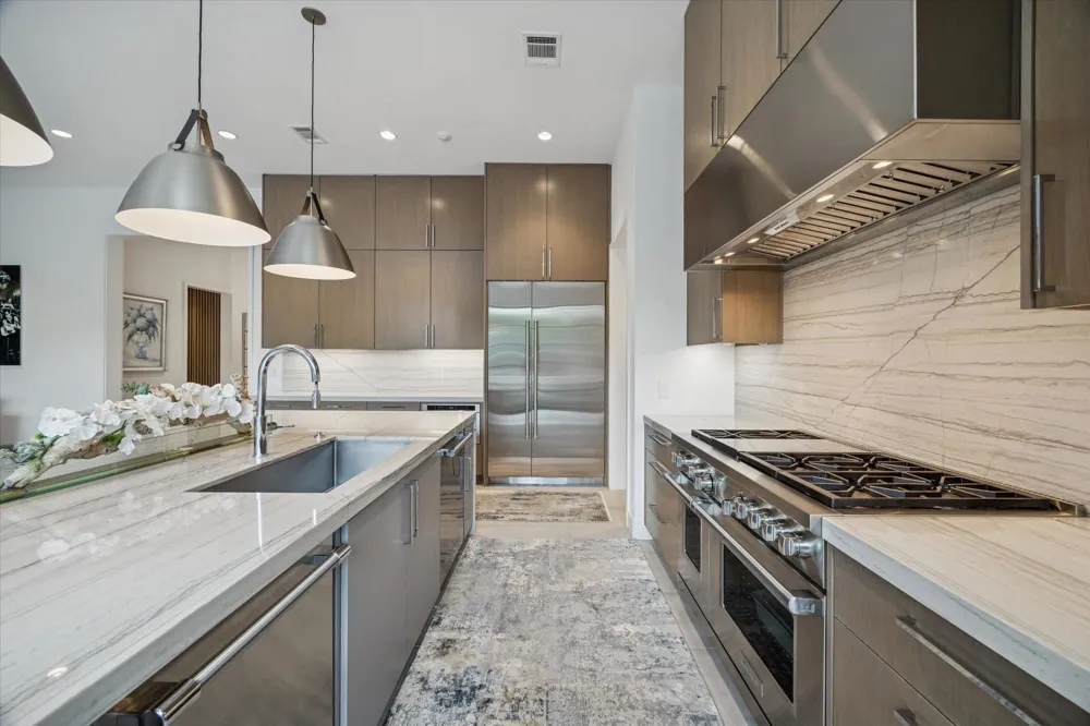 212 E Cowan Drive Houston, TX 77007
