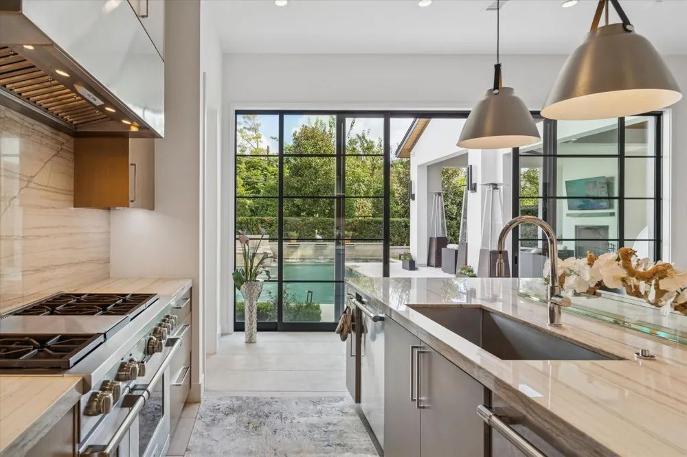 212 E Cowan Drive Houston, TX 77007