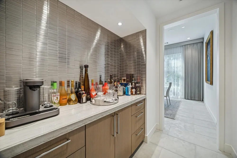 212 E Cowan Drive Houston, TX 77007