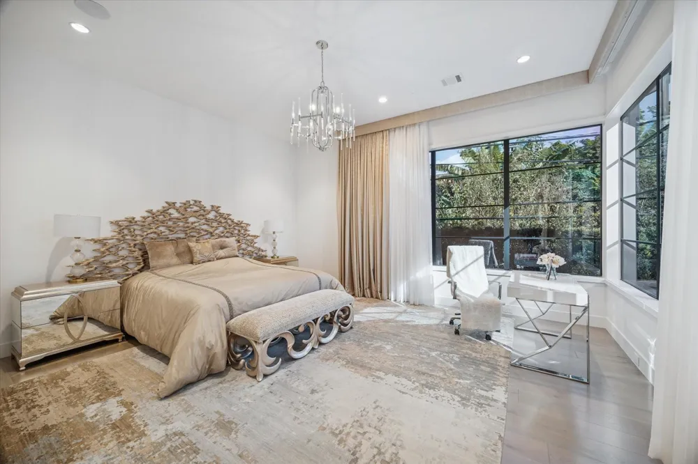 212 E Cowan Drive Houston, TX 77007