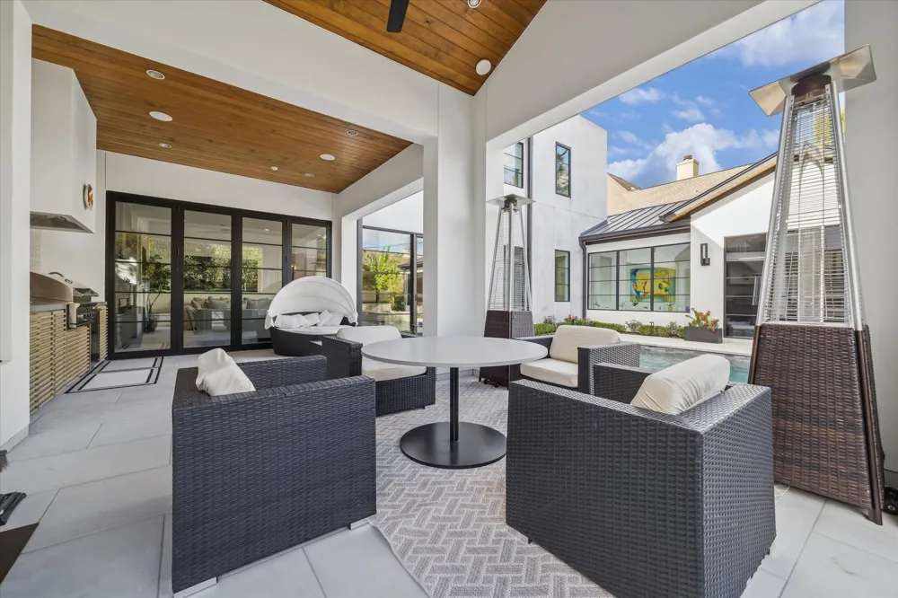 212 E Cowan Drive Houston, TX 77007