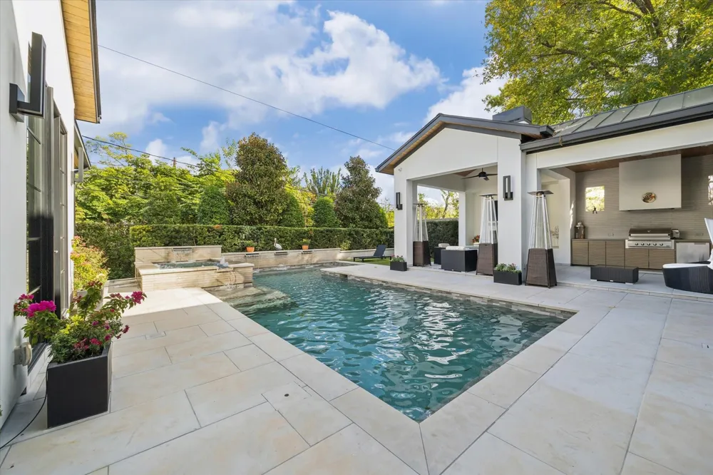 212 E Cowan Drive Houston, TX 77007