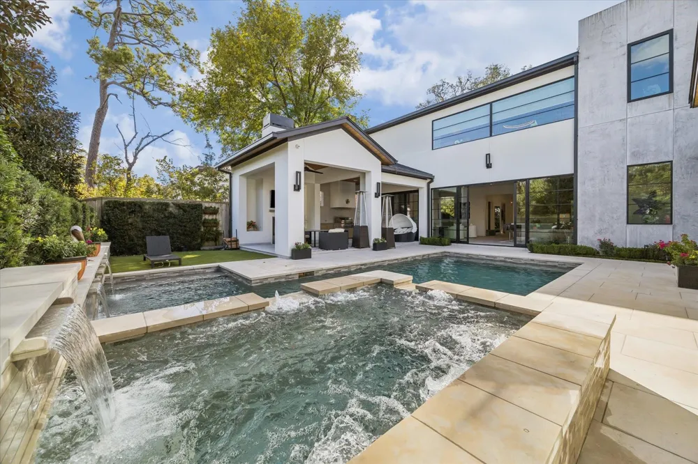 212 E Cowan Drive Houston, TX 77007