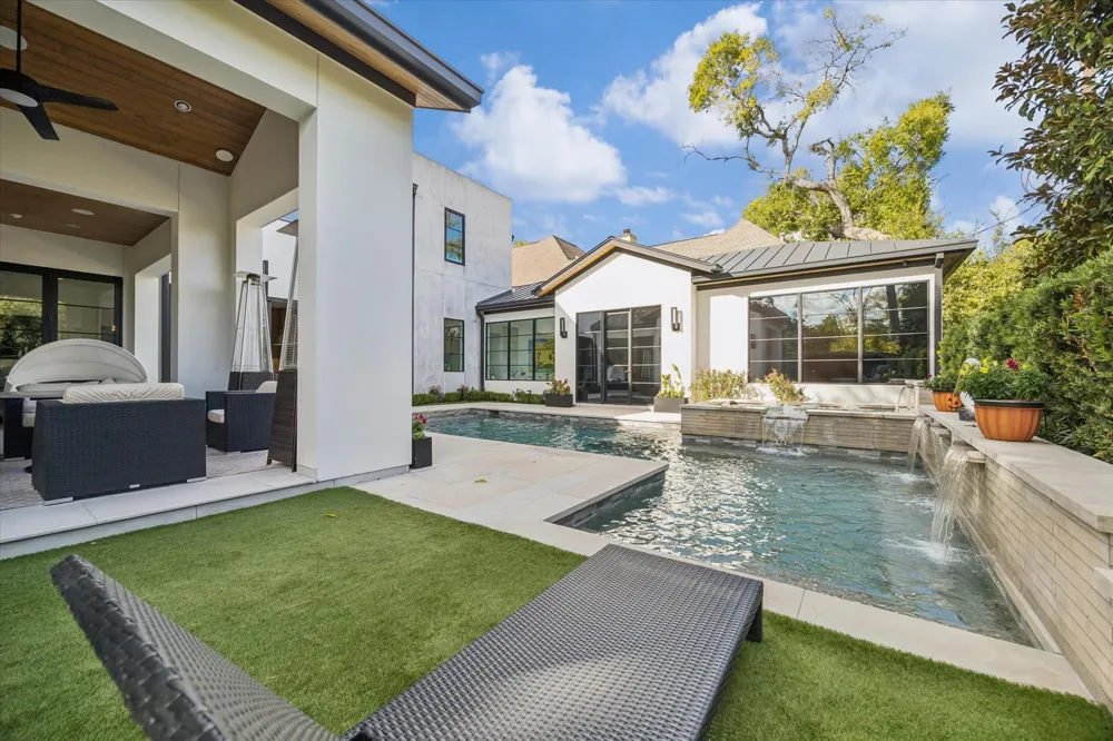 212 E Cowan Drive Houston, TX 77007