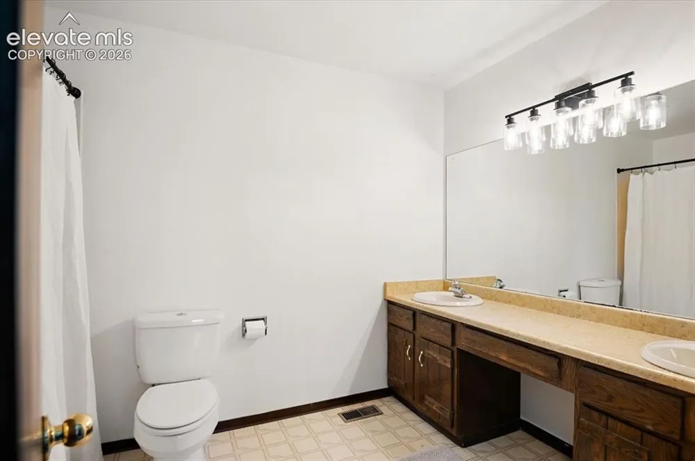 208 Starlite Drive Pueblo, CO 81005