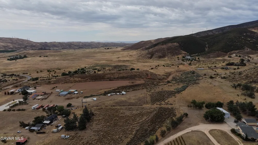 38936 Rogers Creek Road Leona Valley, CA 93551