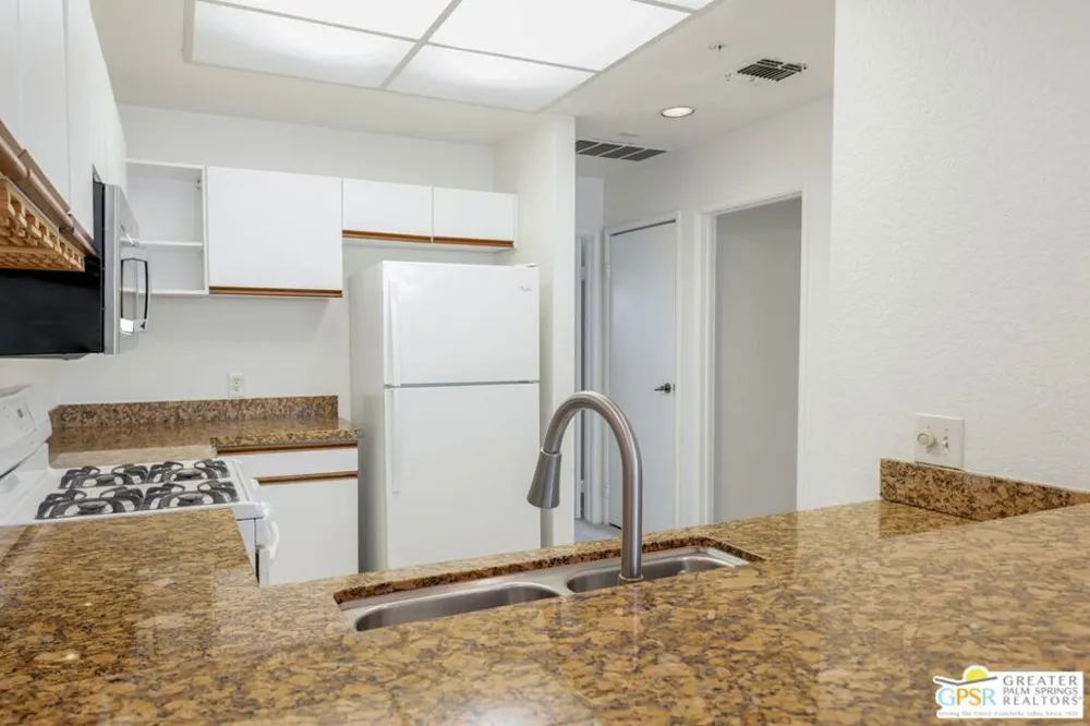 2601 S Broadmoor Drive #22 Palm Springs, CA 92264