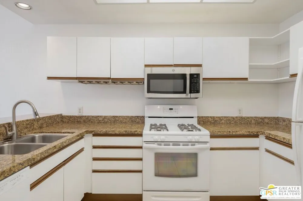 2601 S Broadmoor Drive #22 Palm Springs, CA 92264