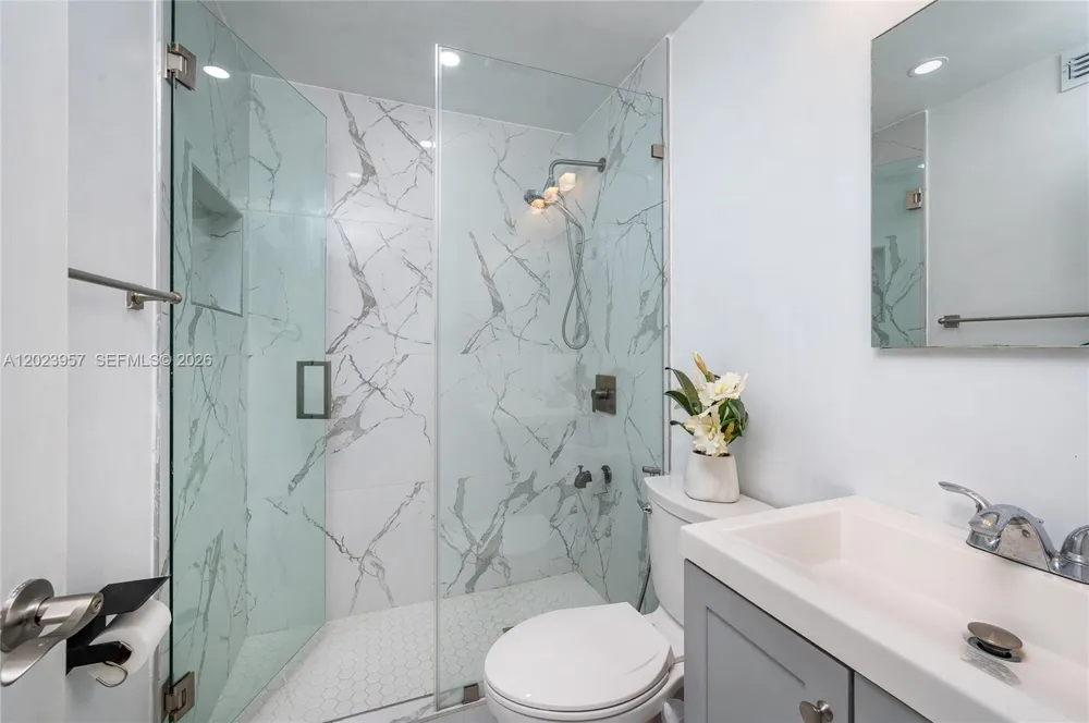 228 W 18th St Hialeah, FL 33010