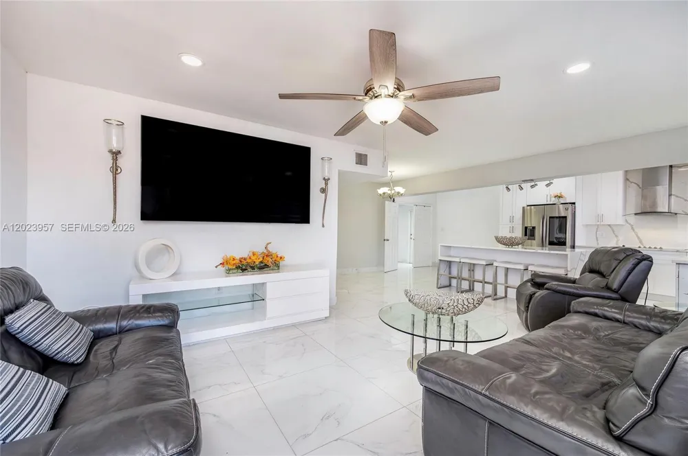 228 W 18th St Hialeah, FL 33010