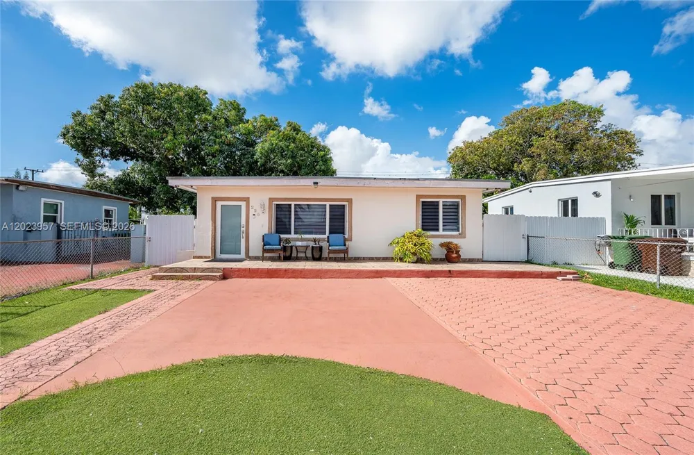 228 W 18th St Hialeah, FL 33010