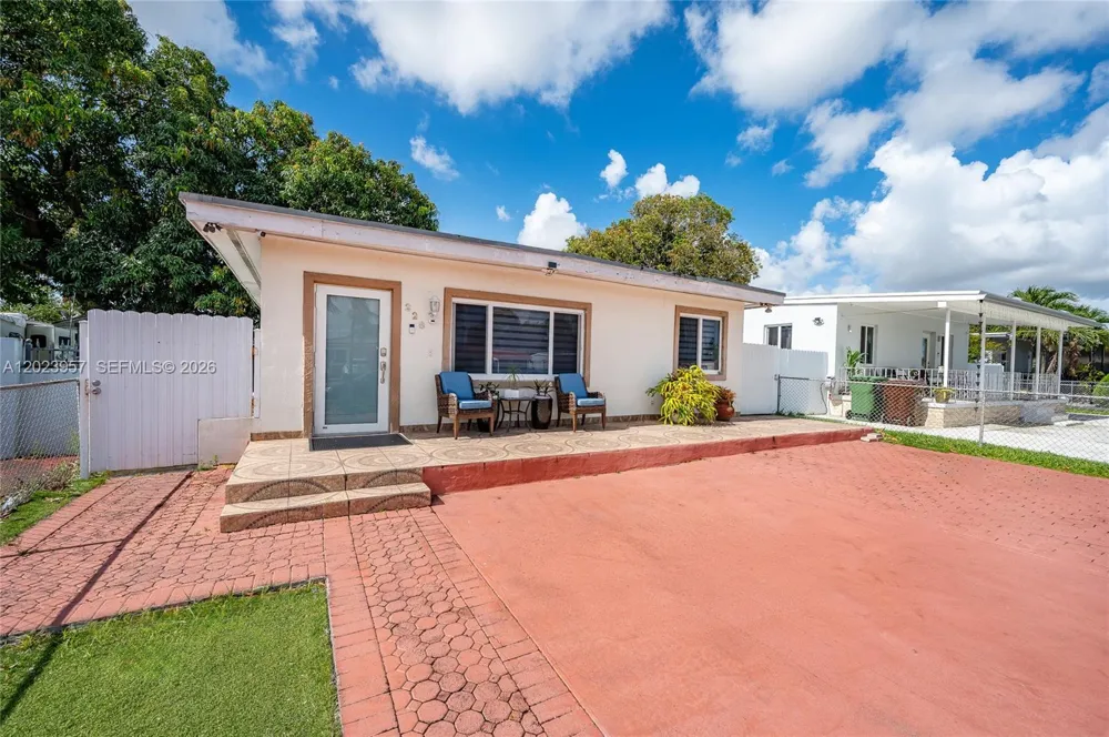 228 W 18th St Hialeah, FL 33010