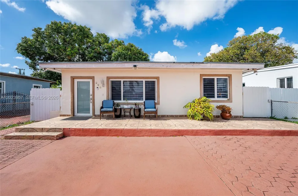 228 W 18th St Hialeah, FL 33010