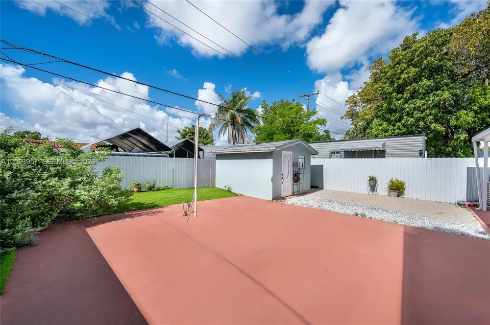 228 W 18th St Hialeah, FL 33010