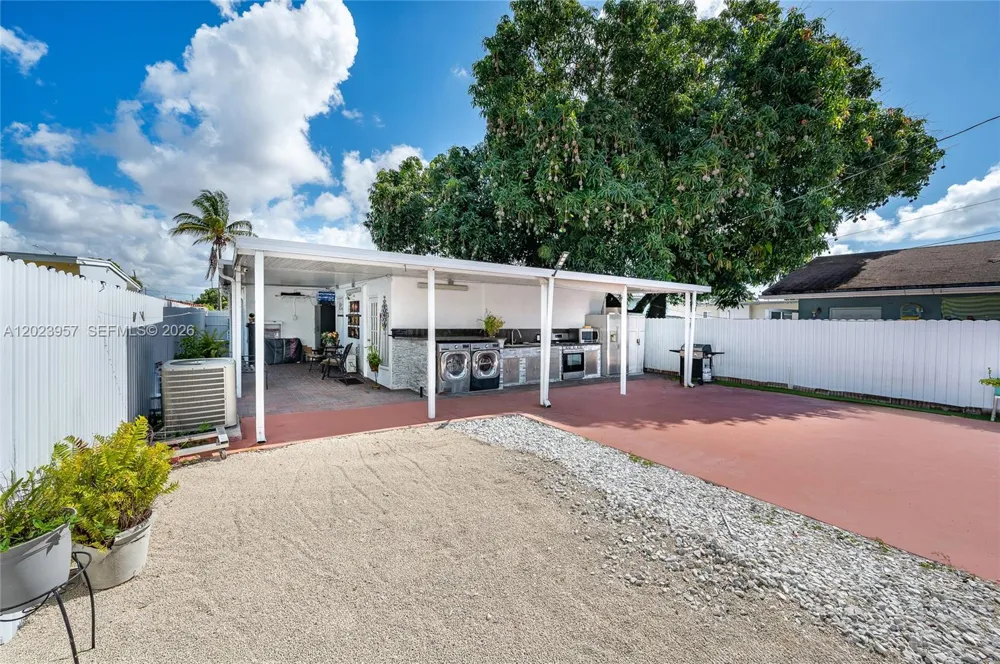 228 W 18th St Hialeah, FL 33010