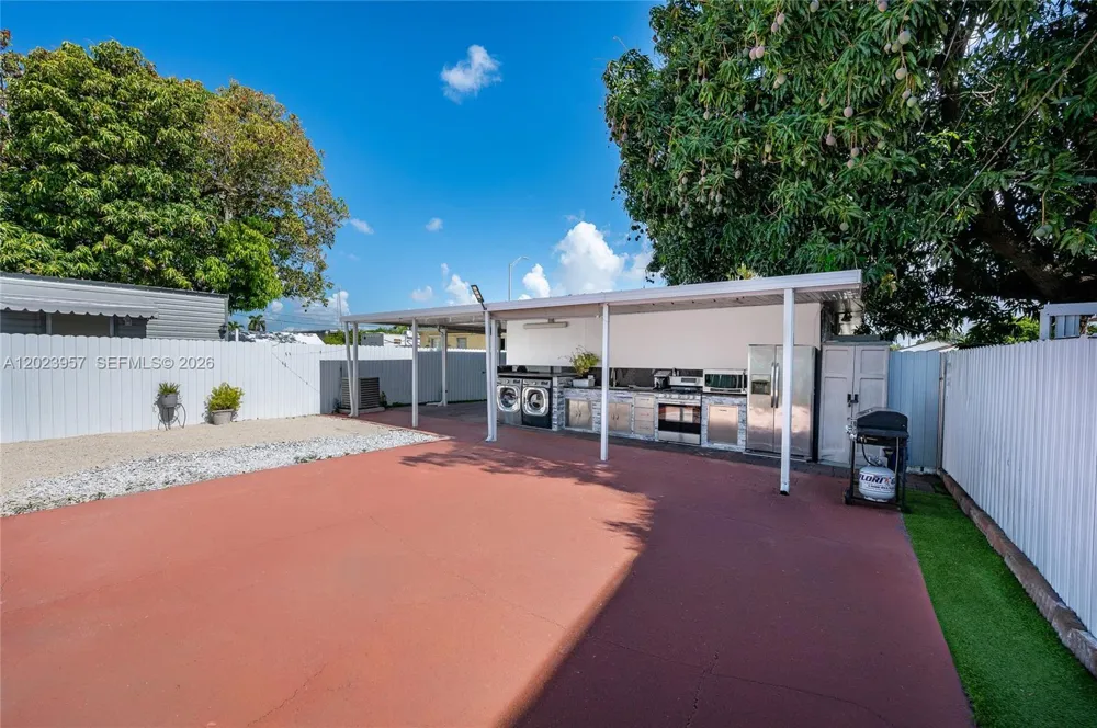 228 W 18th St Hialeah, FL 33010