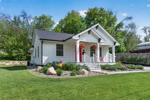 822 Laurel Street W