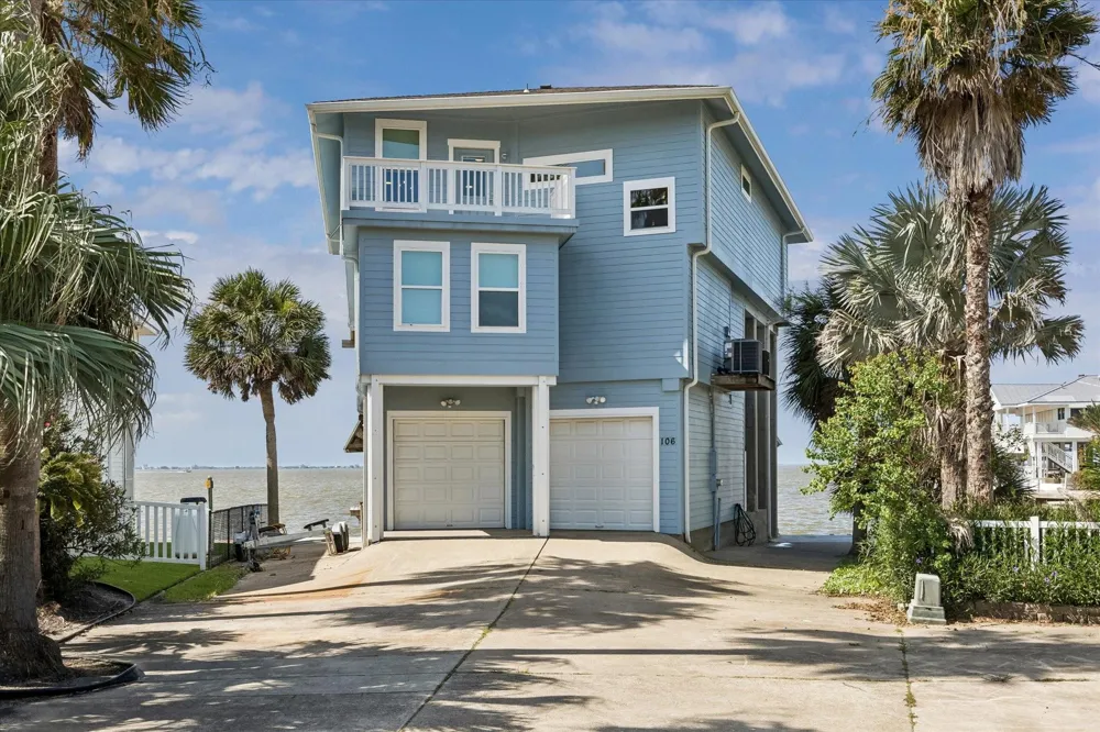 106 Quayside Drive Tiki Island, TX 77554