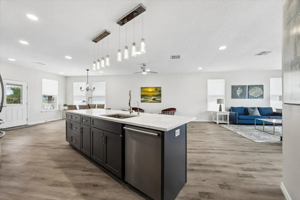 106 Quayside Drive Tiki Island, TX 77554