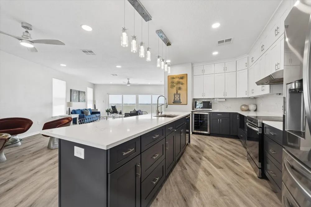 106 Quayside Drive Tiki Island, TX 77554