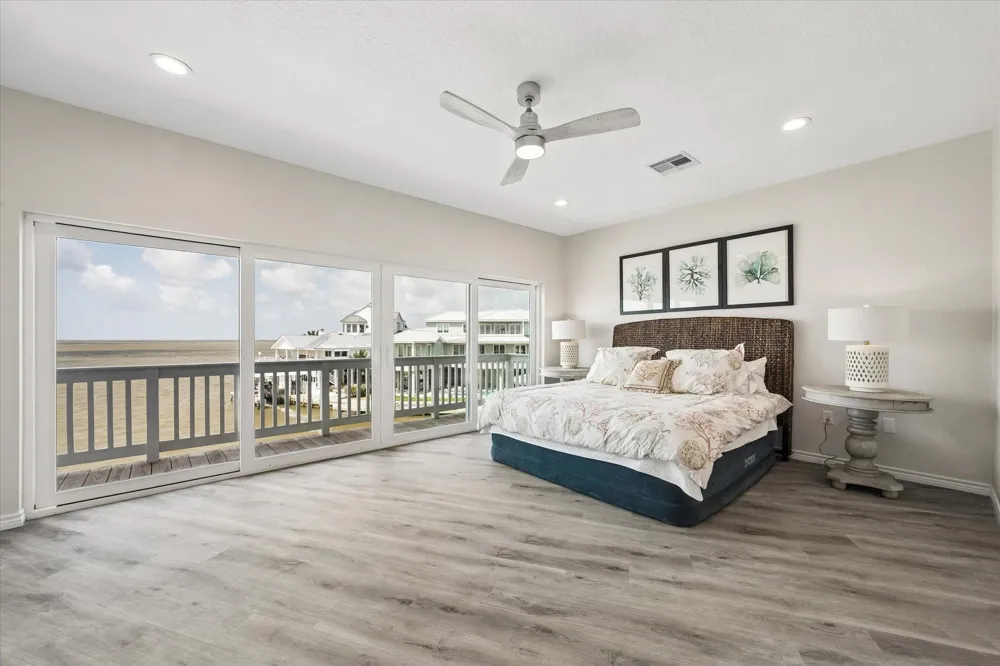 106 Quayside Drive Tiki Island, TX 77554