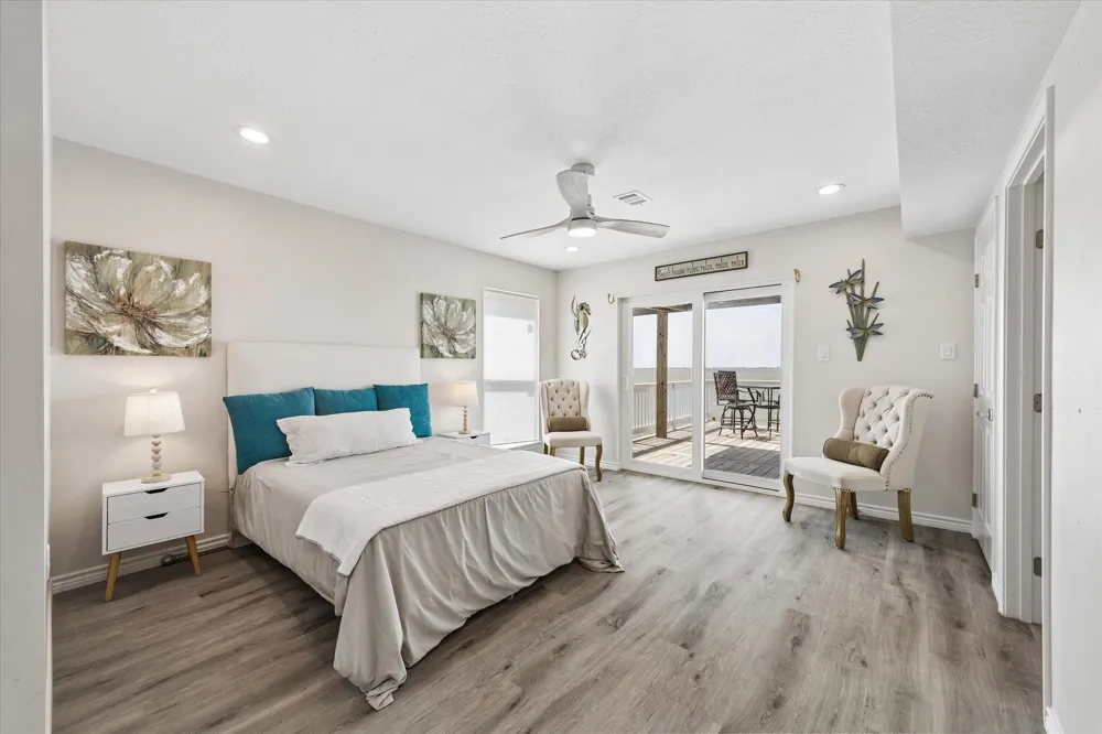 106 Quayside Drive Tiki Island, TX 77554